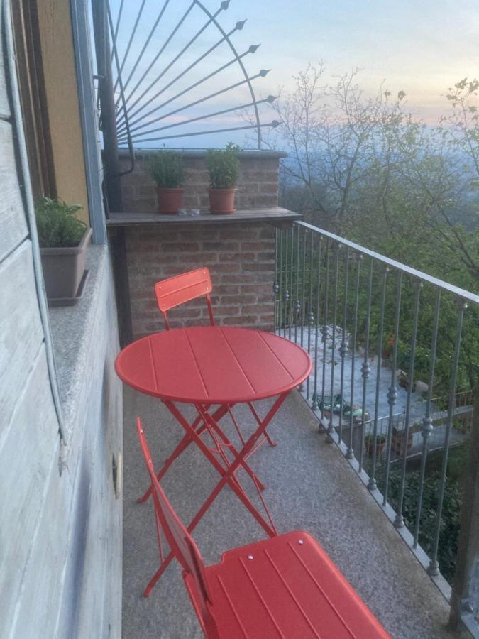 Da Emi - La Casetta In Piazza 몬포르테달바 외부 사진